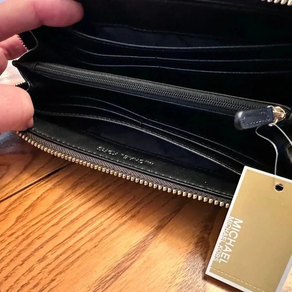 - NWT Michael Kors Jet Set Travel Large Logo Three Quarter Zip Wallet - Picture 6 of 7